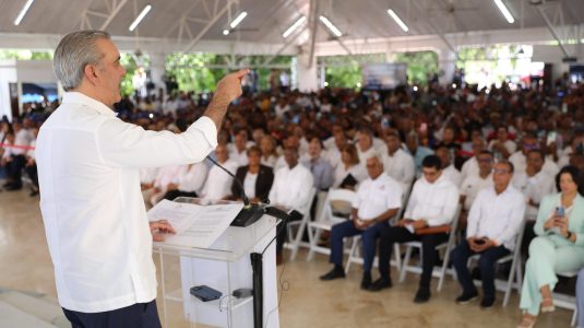 Presidente Abinader relanza proyecto para entregar 110,000 nuevos títulos de propiedad