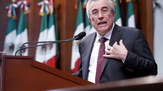 El gobernador de Sinaloa comparece ante la Fiscalía de México tras las acusaciones de EE.UU. sobre narcotráfico