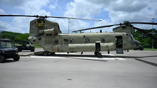 EE.UU. envía a Venezuela una flota de aeronaves militares, buques navales y ayuda de la Fuerza Espacial