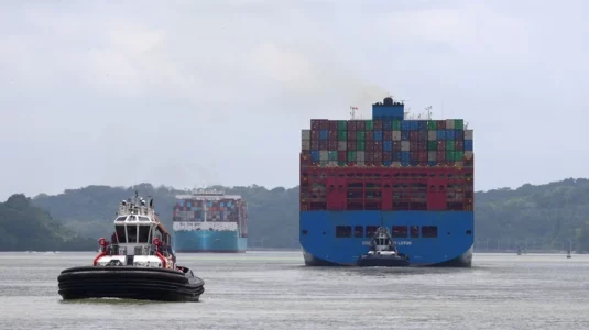 El Canal de Panamá reduce el tránsito diario de buques de 36 a 32 para enfrentar a El Niño