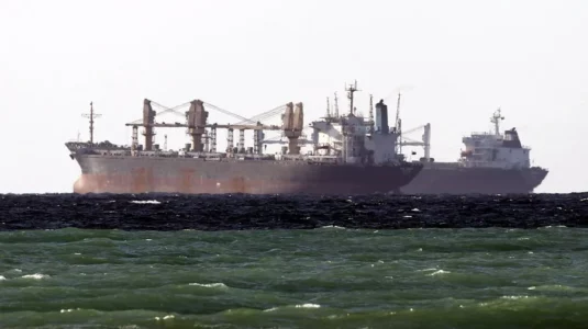 EE.UU. crea un corredor secreto para facilitar la salida de petróleo de Ormuz, según Axios