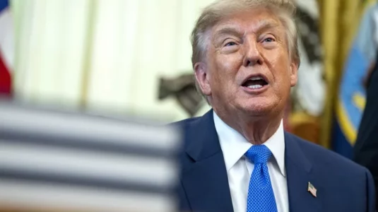 Trump dice que Estados Unidos reducirá sus ejercicios militares conjuntos con Corea del Sur
