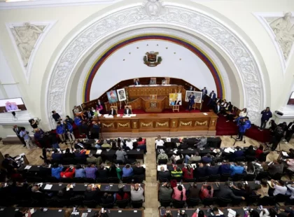 El Parlamento venezolano destituye al presidente del Grupo de Amistad con Estados Unidos